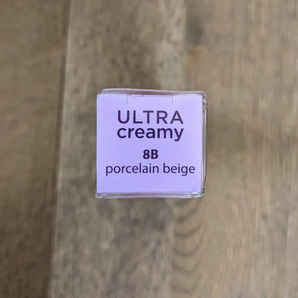 Shape Tape Ultra Creamy Concealer 8B